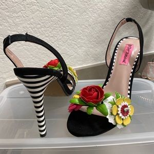 Betsey Johnson Sling Back Heels
